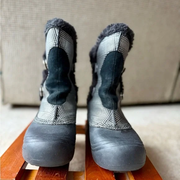 Columbia Silver & Black Slip On Winter Boots 9.5 - Picture 4 of 11
